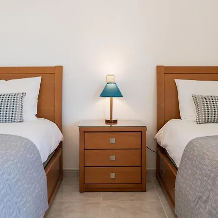 Maray Near Porto De Mos And Dona Ana Apartment